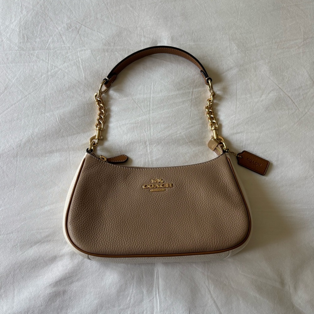 Coach Tan Leather Shoulder / Crossbody Bag with Gold Chain